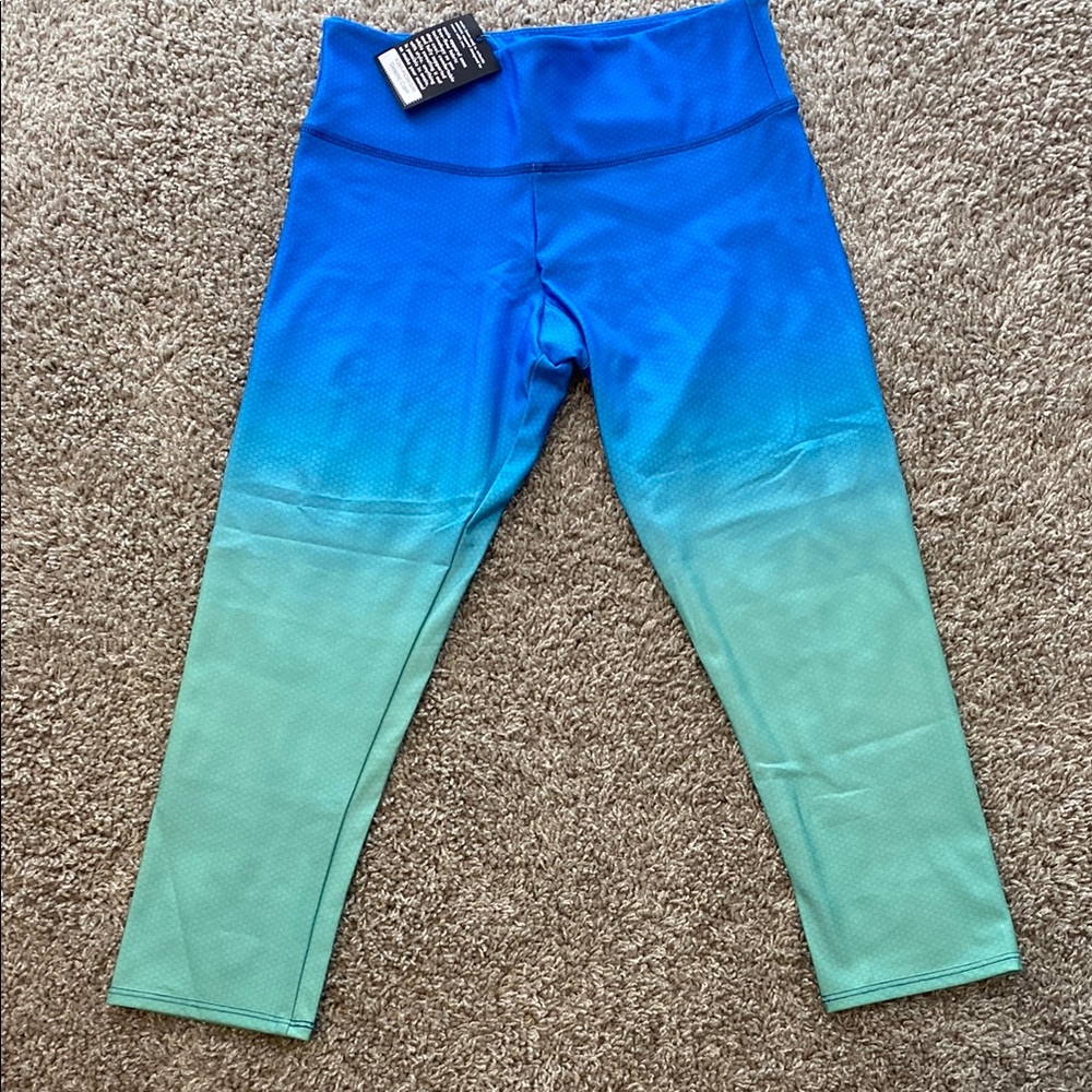 Onzie Flow Yoga Graphic Capri Leggings. S/M